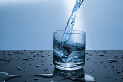 How to prevent urinary tract infections in the elderly through hydration and hygiene