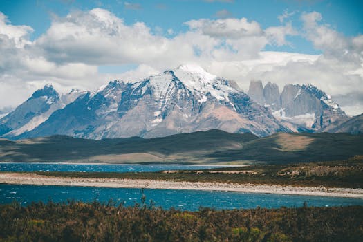 Travel alone and explore the natural landscapes of Patagonia, Argentina and Chile, hiking, glaciers